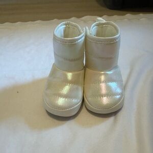 Infant old navy boots 0-3m